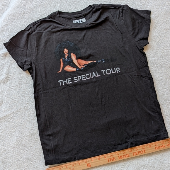 Lizzo The Special Tour Graphic Tee - Black - Picture 1 of 3